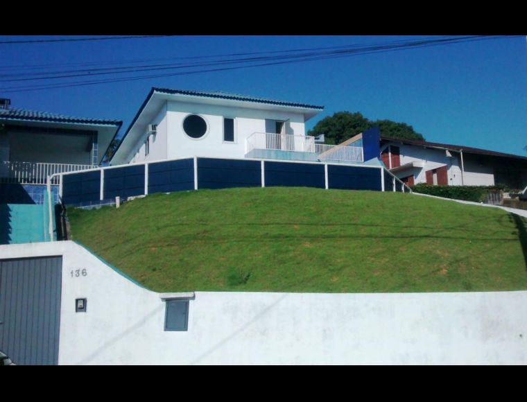 Casa no Bairro Bom Retiro em Joinville com 7 Dormitórios (2 suítes) - SR095