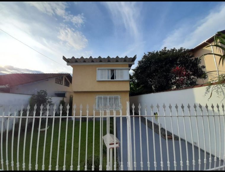 Casa no Bairro Bucarein em Joinville com 4 Dormitórios (1 suíte) e 126 m² - KR047