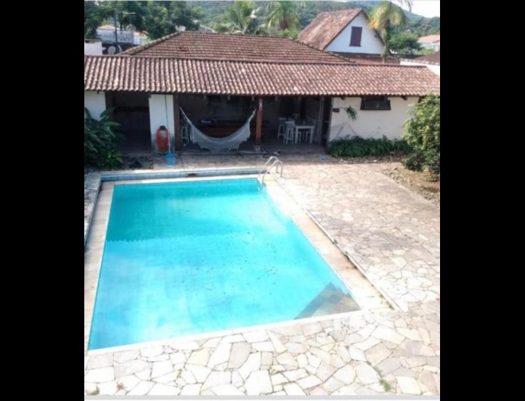 Casa no Bairro Bucarein em Joinville com 5 Dormitórios (1 suíte) - KR356