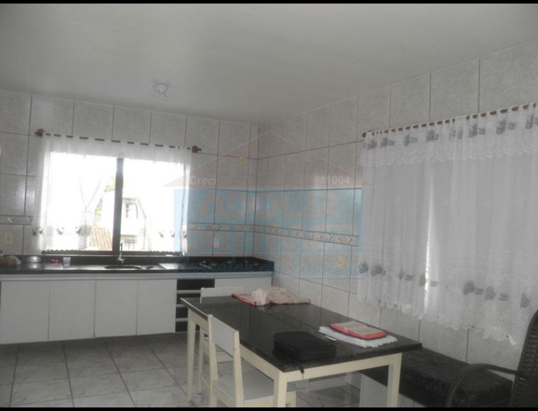 Casa no Bairro Costa e Silva em Joinville com 4 Dormitórios (1 suíte) - Ad07