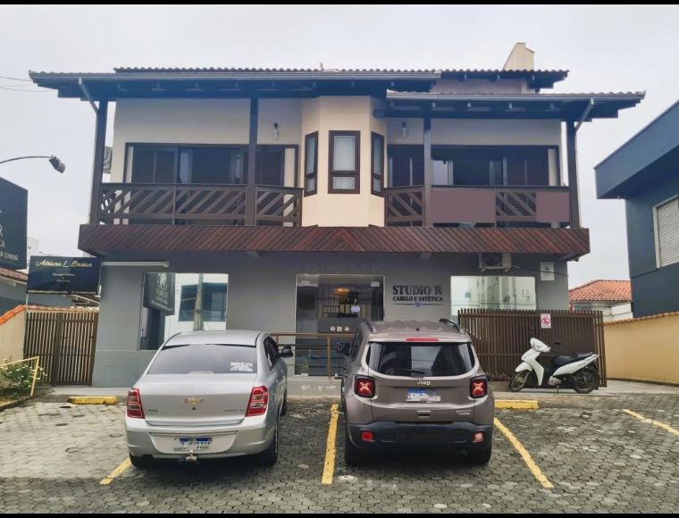Casa no Bairro Costa e Silva em Joinville com 3 Dormitórios (1 suíte) - LG9097