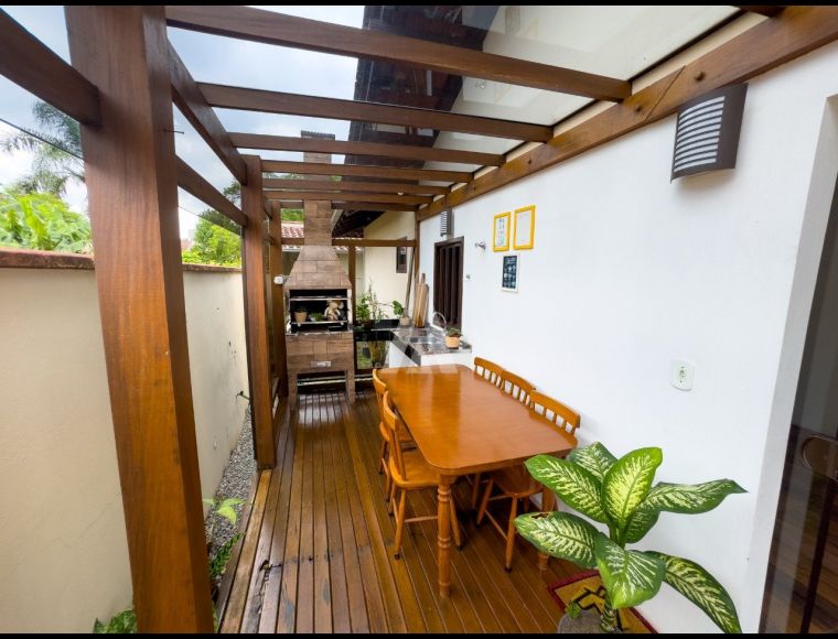 Casa no Bairro Costa e Silva em Joinville com 3 Dormitórios - 26036N