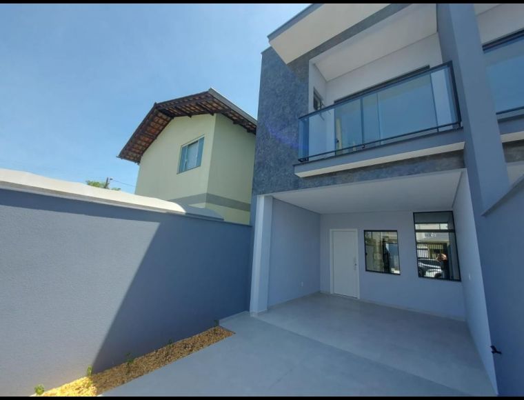 Casa no Bairro Costa e Silva em Joinville com 2 Dormitórios (2 suítes) - KR161