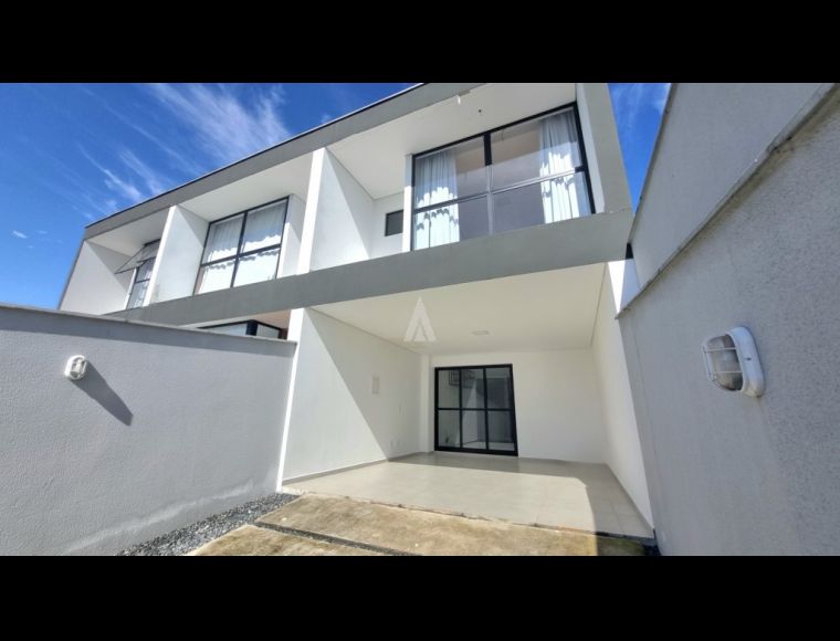 Casa no Bairro Costa e Silva em Joinville com 3 Dormitórios (1 suíte) e 121 m² - 00627.010