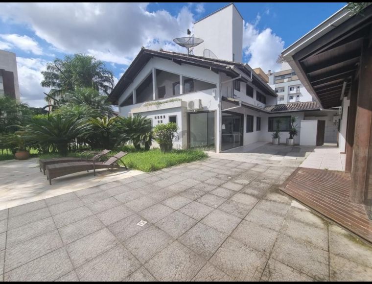 Casa no Bairro Costa e Silva em Joinville com 3 Dormitórios (1 suíte) - LG9274