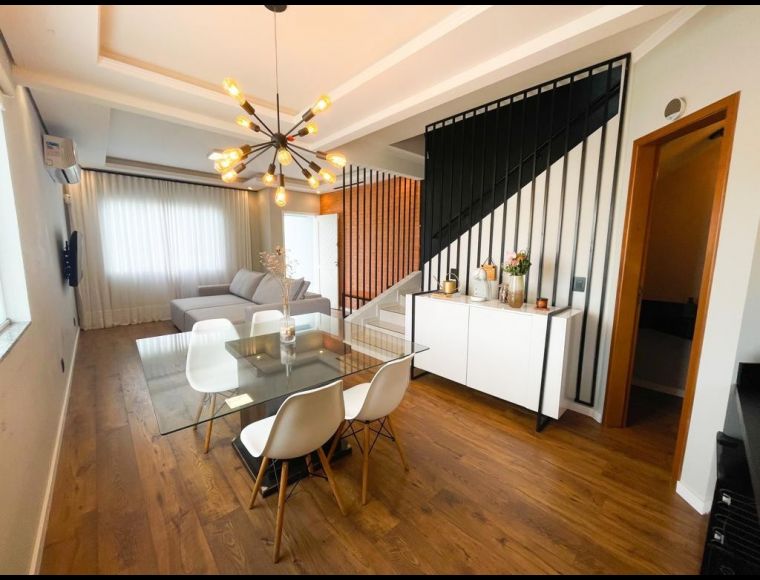 Casa no Bairro Costa e Silva em Joinville com 3 Dormitórios (1 suíte) e 110 m² - SR006