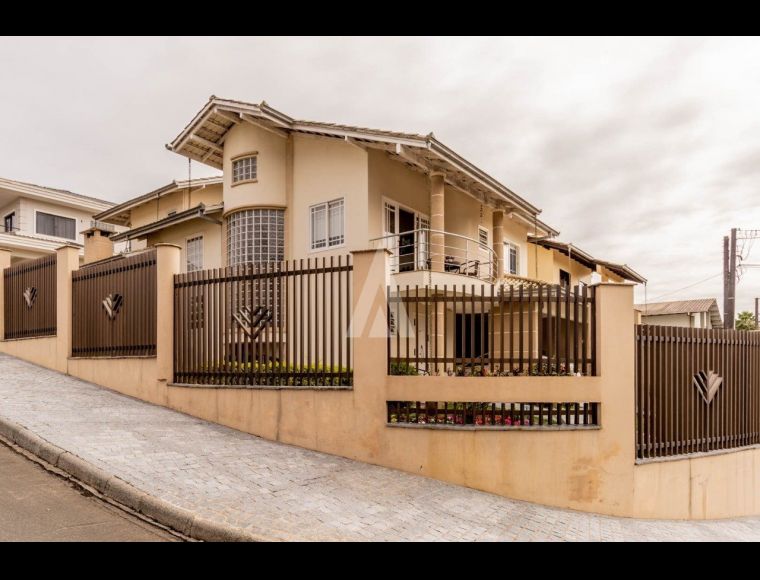 Casa no Bairro Costa e Silva em Joinville com 3 Dormitórios (1 suíte) - 22116