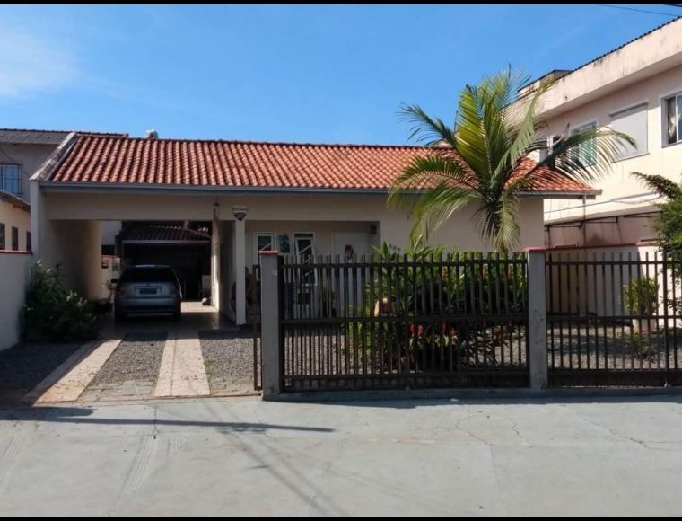 Casa no Bairro Fátima em Joinville com 3 Dormitórios e 126 m² - SR104