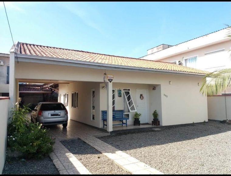 Casa no Bairro Fátima em Joinville com 3 Dormitórios e 126 m² - SR104