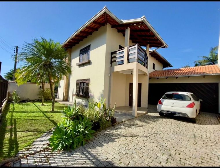 Casa no Bairro Floresta em Joinville com 5 Dormitórios (1 suíte) - KR243