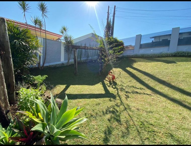 Casa no Bairro Floresta em Joinville com 3 Dormitórios (1 suíte) e 142 m² - KR223