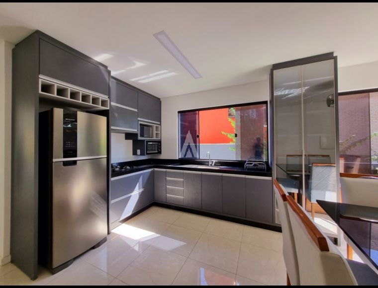 Casa no Bairro Glória em Joinville com 3 Dormitórios (1 suíte) e 180 m² - 02702.006