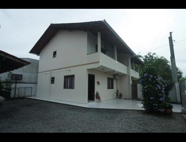 Casa no Bairro Glória em Joinville com 3 Dormitórios (1 suíte) e 102 m² - LG1623