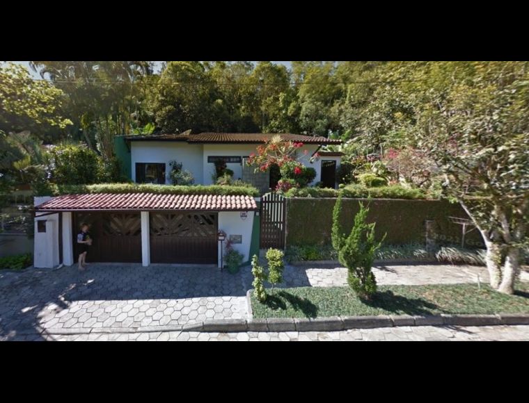 Casa no Bairro Glória em Joinville com 3 Dormitórios (2 suítes) - 3073