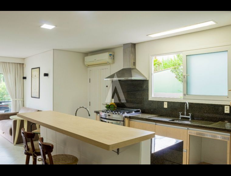 Casa no Bairro Glória em Joinville com 3 Dormitórios (1 suíte) - 26139