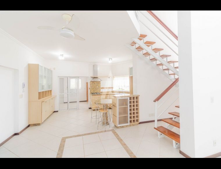Casa no Bairro Glória em Joinville com 2 Dormitórios (1 suíte) - 25985A