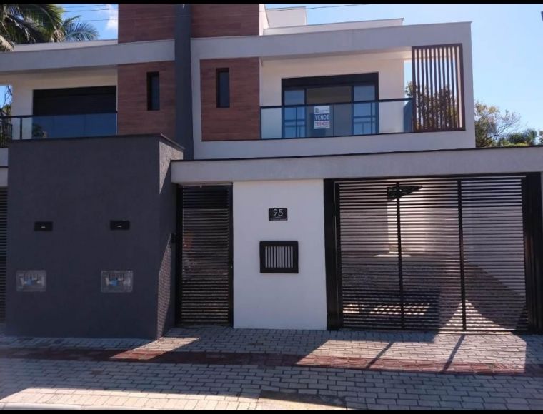 Casa no Bairro Glória em Joinville com 3 Dormitórios (1 suíte) e 148 m² - SR060