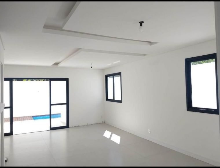 Casa no Bairro Glória em Joinville com 3 Dormitórios (1 suíte) e 148 m² - SR060