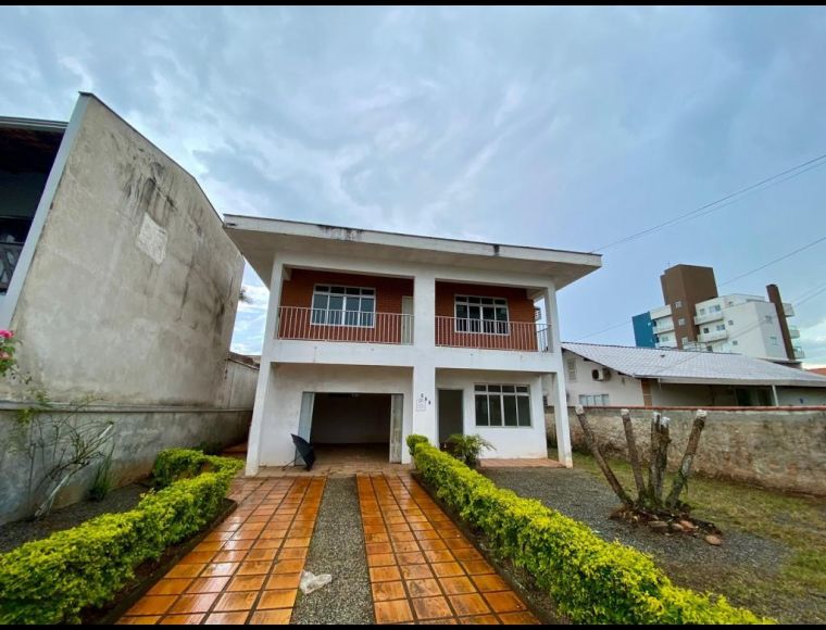 Casa no Bairro Guanabara em Joinville com 3 Dormitórios (1 suíte) - 3064