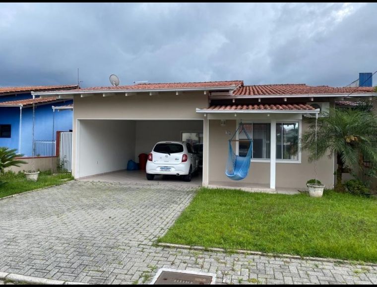 Casa no Bairro Guanabara em Joinville com 3 Dormitórios (2 suítes) e 142 m² - 3120