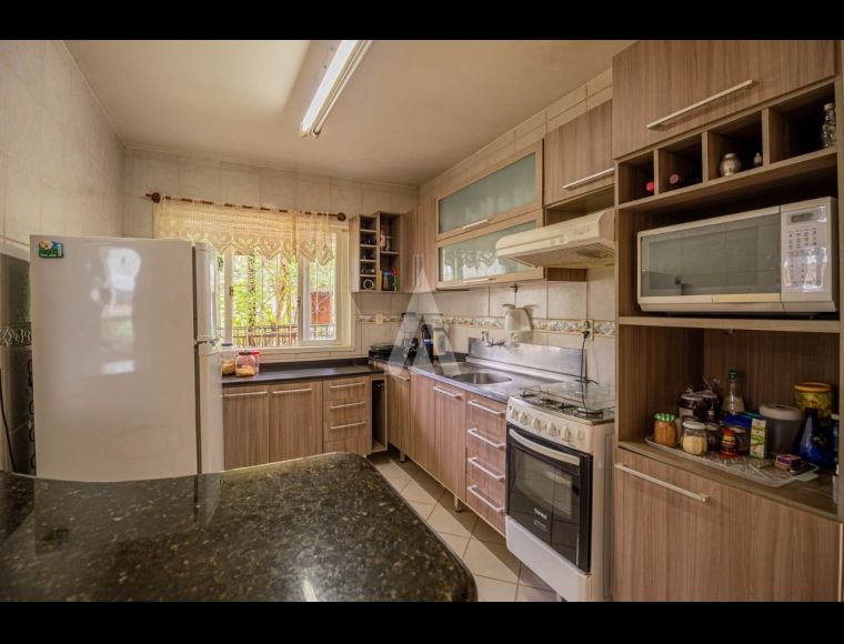 Casa no Bairro Iririú em Joinville com 2 Dormitórios (1 suíte) - 23285N