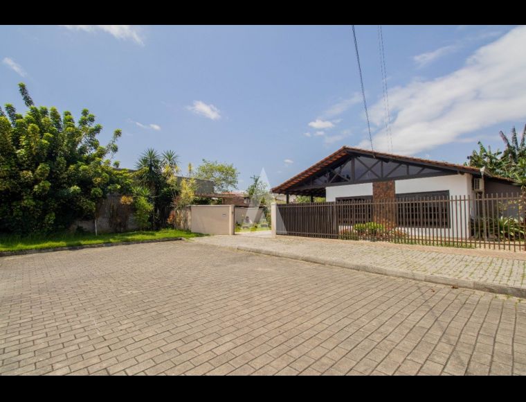 Casa no Bairro Iririú em Joinville com 2 Dormitórios (1 suíte) - 24147
