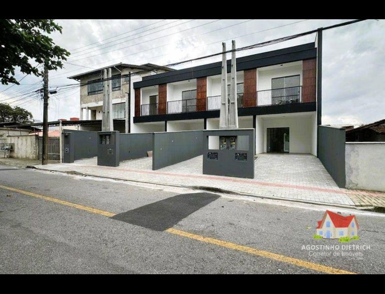 Casa no Bairro Iririú em Joinville com 3 Dormitórios (1 suíte) e 107 m² - SO0308