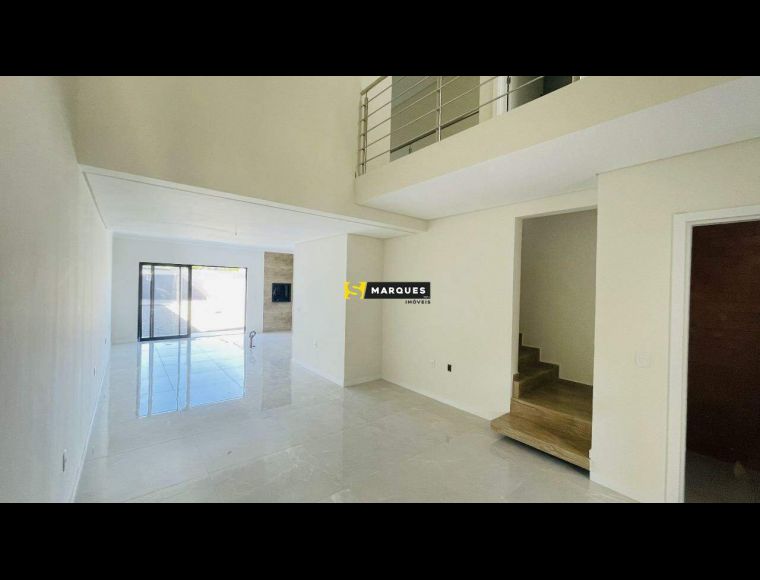 Casa no Bairro Iririú em Joinville com 2 Dormitórios (1 suíte) e 140 m² - 589
