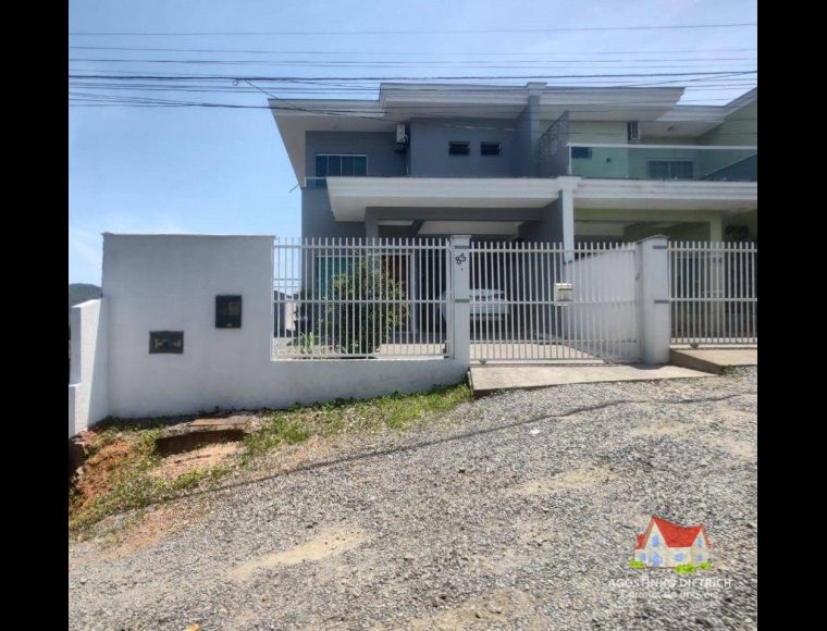 Casa no Bairro Iririú em Joinville com 3 Dormitórios (1 suíte) e 103 m² - SO0346