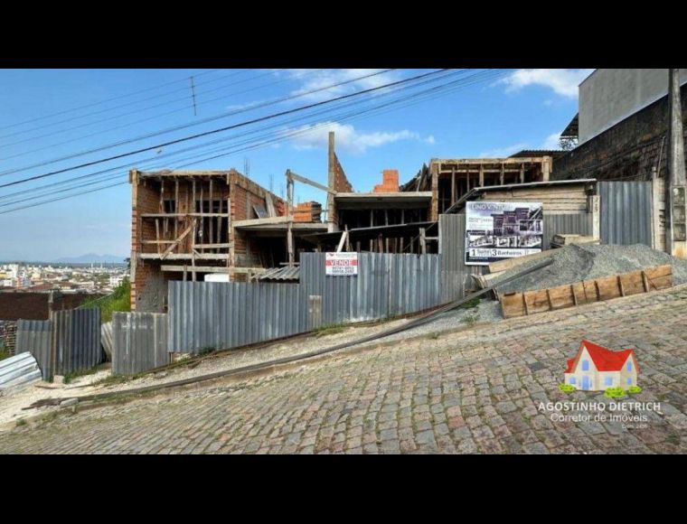 Casa no Bairro Iririú em Joinville com 3 Dormitórios (1 suíte) e 106 m² - SO0370