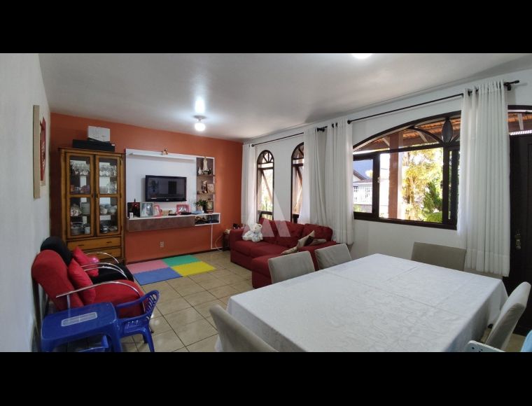 Casa no Bairro Itaum em Joinville com 2 Dormitórios (1 suíte) - 25254