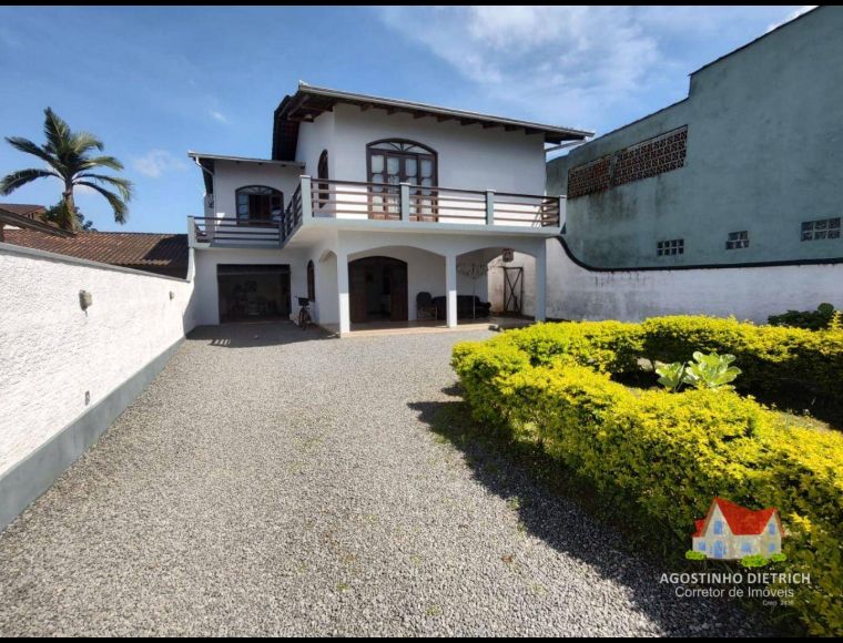 Casa no Bairro Jardim Iririú em Joinville com 4 Dormitórios (1 suíte) e 260 m² - SO0347