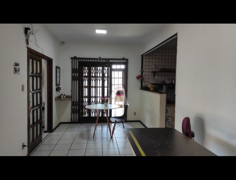 Casa no Bairro Jardim Sofia em Joinville com 2 Dormitórios (1 suíte) - 24344A
