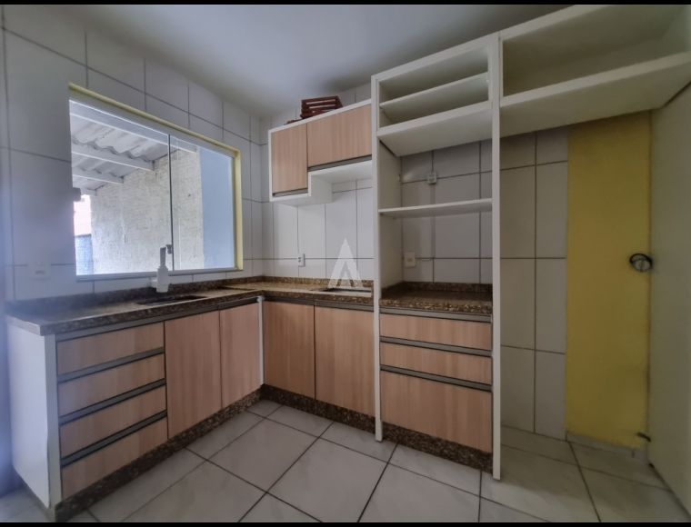 Casa no Bairro Morro do Meio em Joinville com 2 Dormitórios e 61 m² - 12558.001