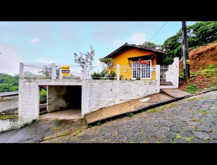 Casa no Bairro Nova Brasília em Joinville com 3 Dormitórios (1 suíte) e 138 m² - 11197.001