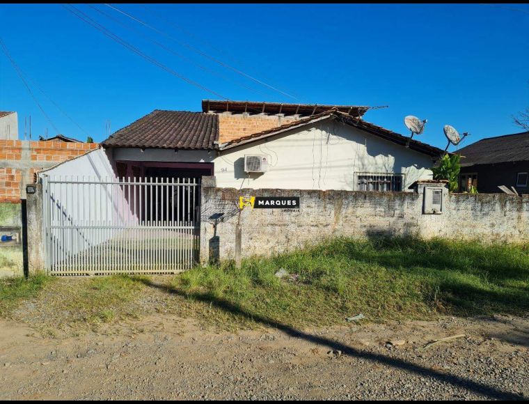Casa no Bairro Paranaguamirim em Joinville com 4 Dormitórios e 120 m² - 549