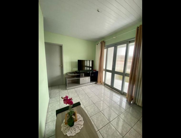 Casa no Bairro Paranaguamirim em Joinville com 4 Dormitórios (1 suíte) e 113 m² - SR130
