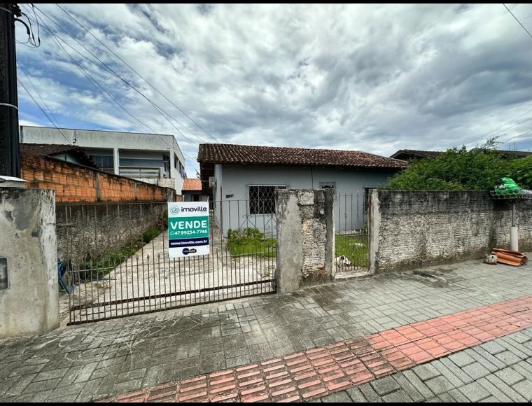 Casa no Bairro Paranaguamirim em Joinville com 4 Dormitórios (2 suítes) - 3045