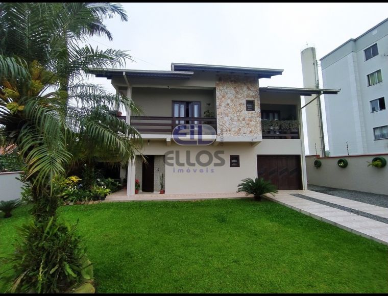 Casa no Bairro Paranaguamirim em Joinville com 4 Dormitórios (1 suíte) e 370 m² - 02704001