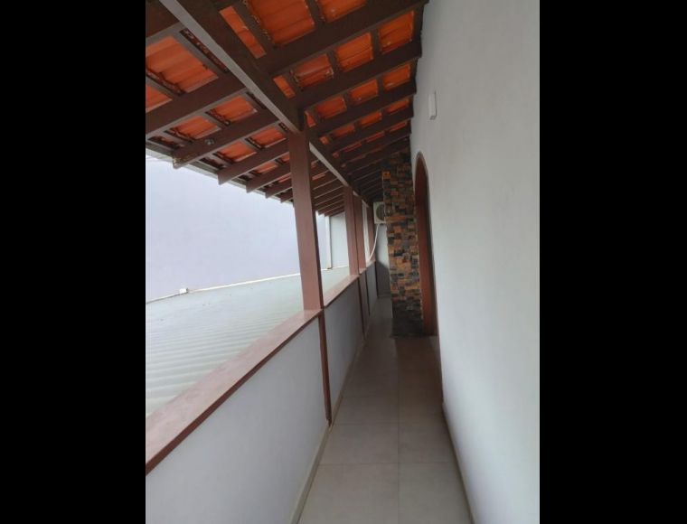 Casa no Bairro Petrópolis em Joinville com 4 Dormitórios (1 suíte) - KR477