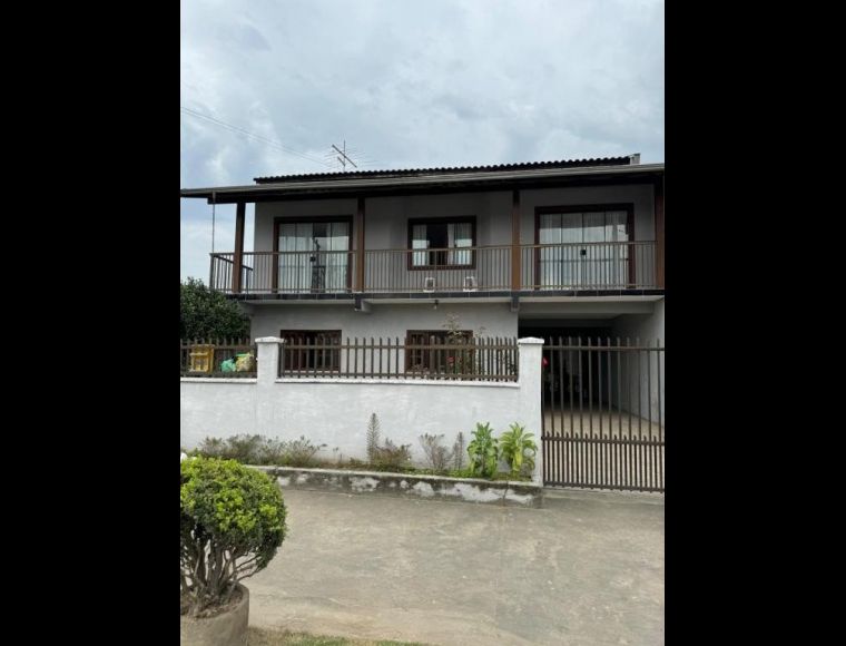 Casa no Bairro Petrópolis em Joinville com 5 Dormitórios (1 suíte) e 230 m² - SR049