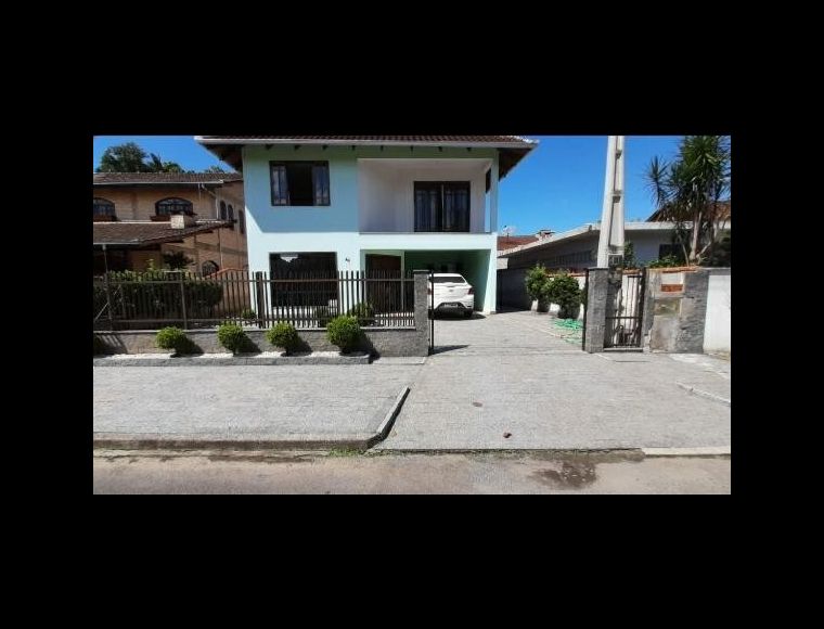 Casa no Bairro Pirabeiraba em Joinville com 3 Dormitórios (1 suíte) e 313 m² - 2150