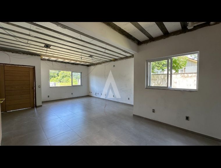 Casa no Bairro Saguaçú em Joinville com 2 Dormitórios (1 suíte) - 26090N