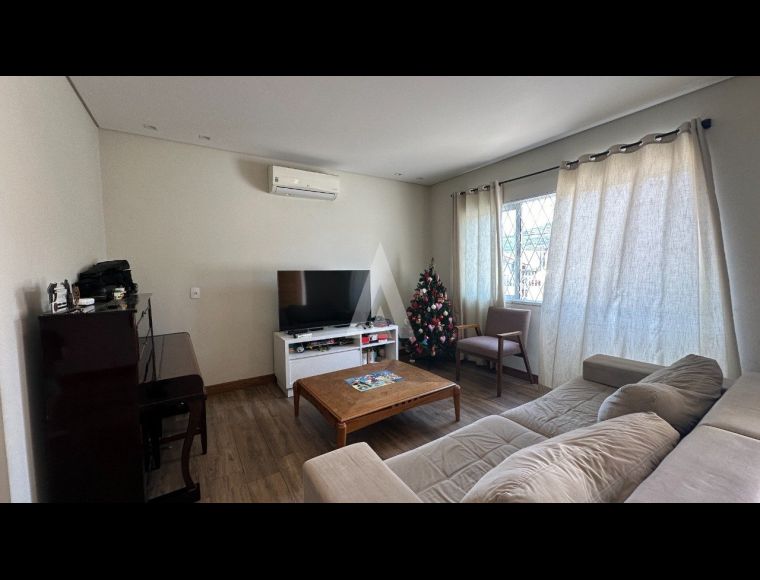 Casa no Bairro Saguaçú em Joinville com 2 Dormitórios (1 suíte) - 26127N