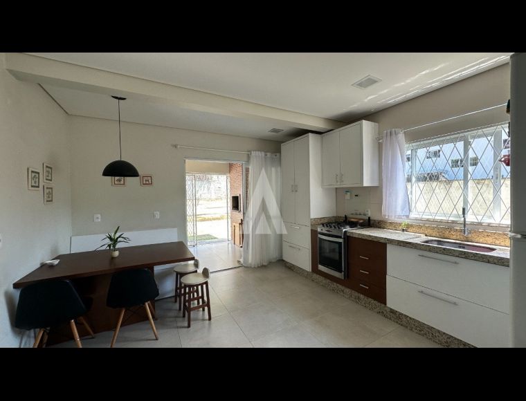 Casa no Bairro Saguaçú em Joinville com 2 Dormitórios (1 suíte) - 26127N