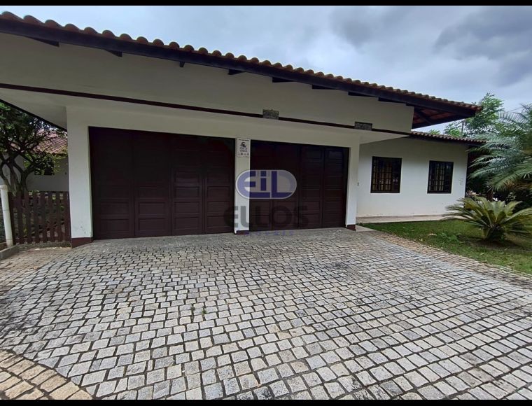 Casa no Bairro Saguaçú em Joinville com 4 Dormitórios (1 suíte) e 150 m² - 02729001