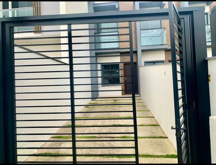 Casa no Bairro Santa Catarina em Joinville com 2 Dormitórios - LG8987