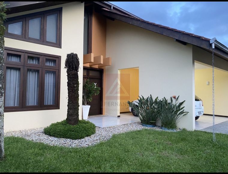 Casa no Bairro Santo Antônio em Joinville com 5 Dormitórios (1 suíte) e 277 m² - 100301