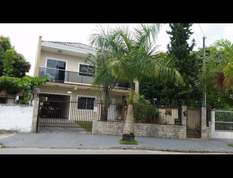 Casa no Bairro Santo Antônio em Joinville com 3 Dormitórios (1 suíte) e 240 m² - 2944
