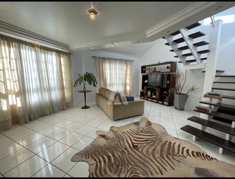 Casa no Bairro Santo Antônio em Joinville com 2 Dormitórios (1 suíte) - 23903A